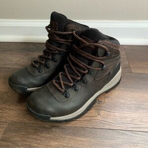 COLUMBIA Newton Ridge Leather Waterproof Hiking Boots